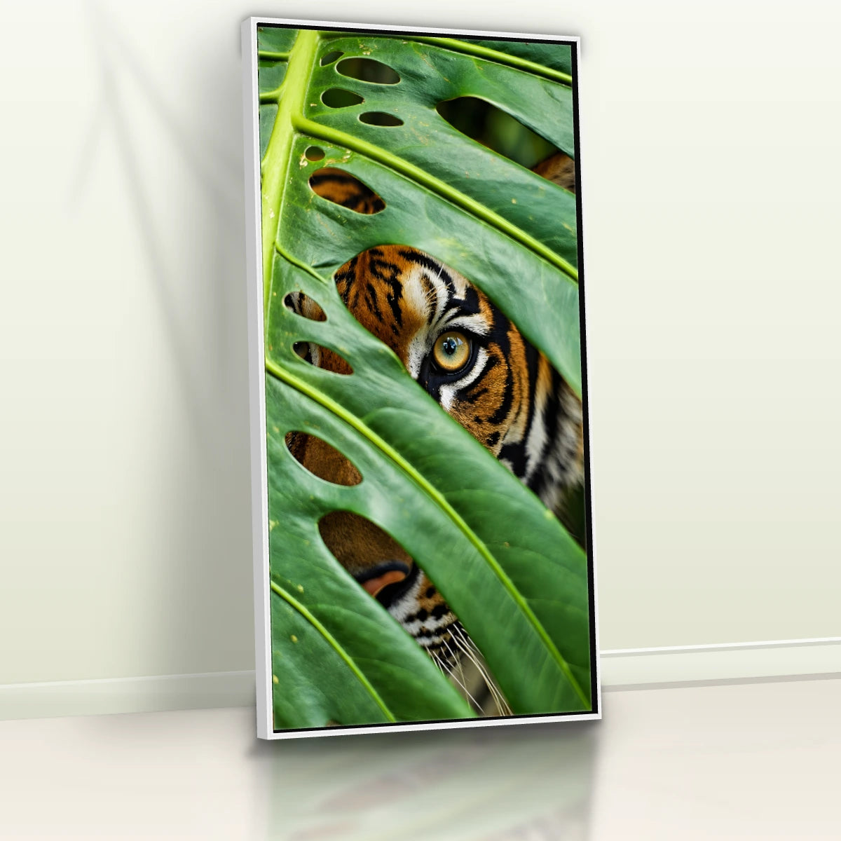 Quadro Sala Tigre na Folhagem